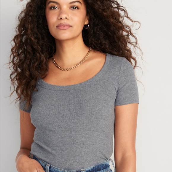 Old Navy Scoop Tee - Picture 4 of 8